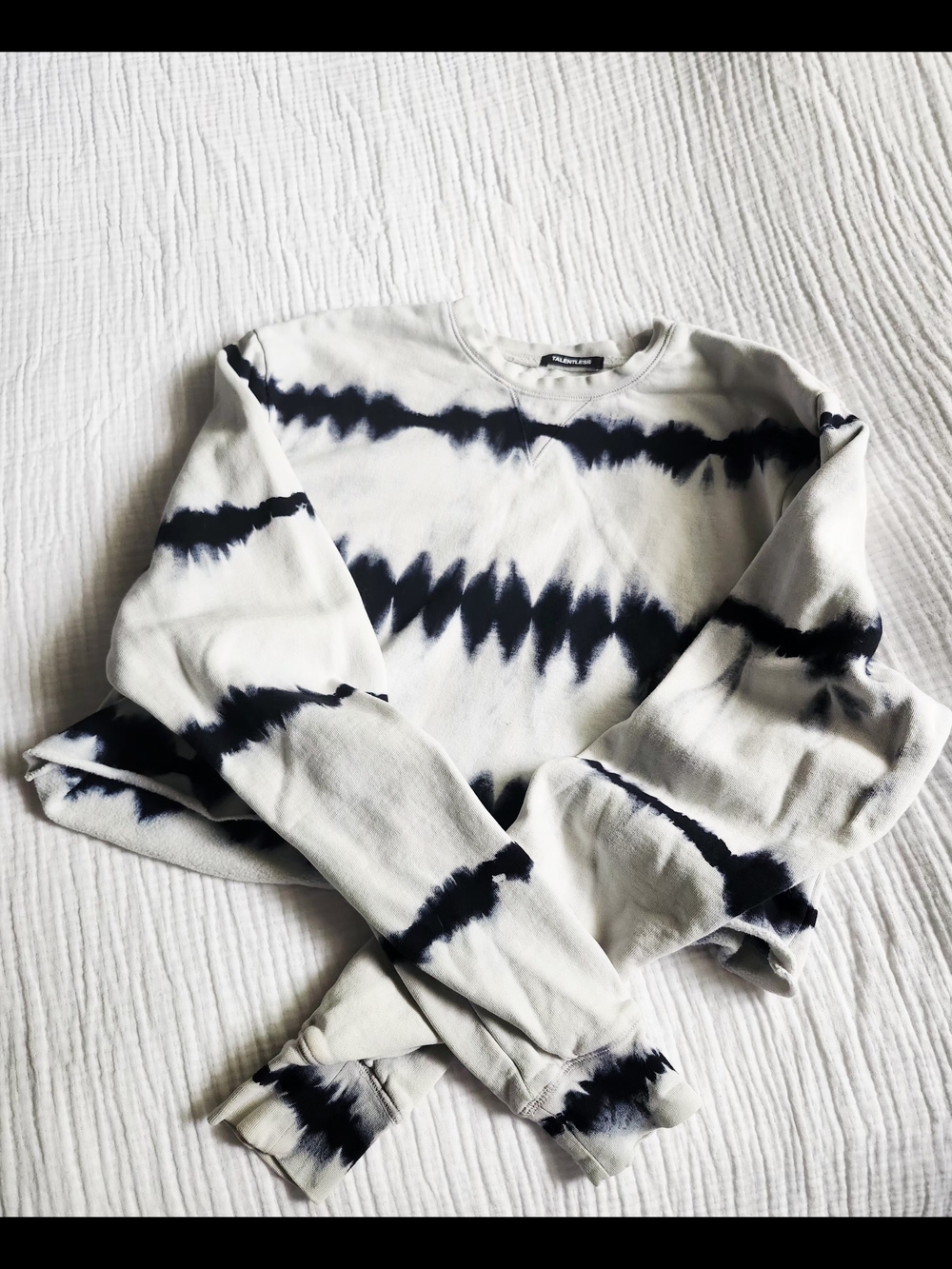 TALENTLESS Black And White Tie-Dye Crewneck